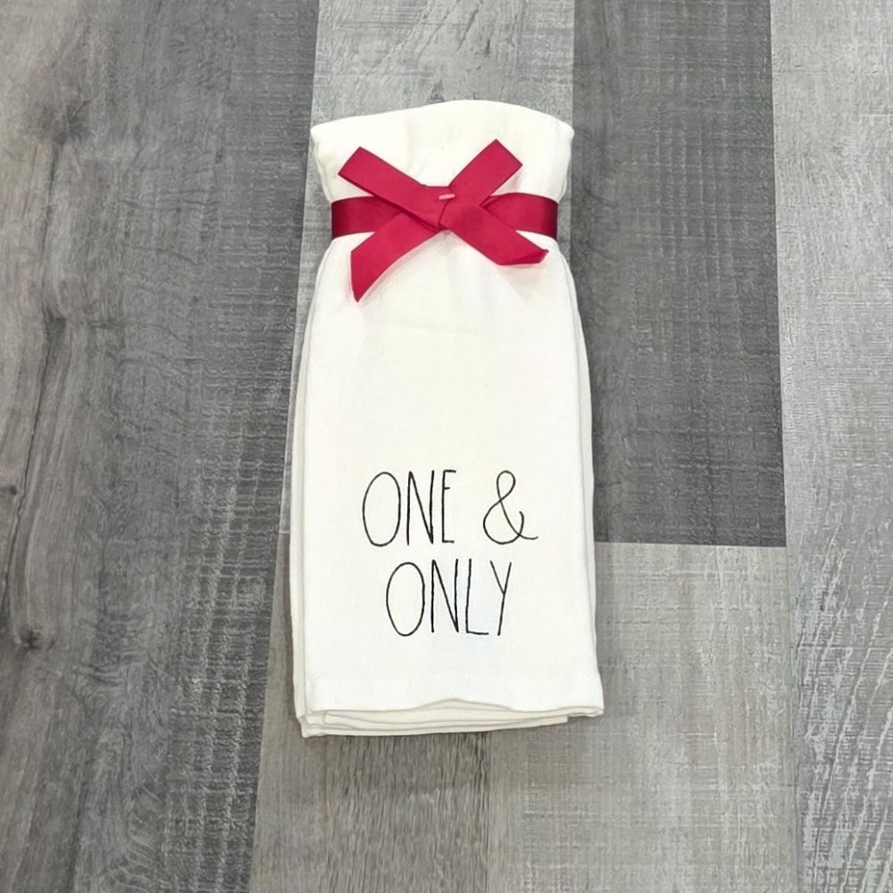 Rae dunn artisan collection valentine  100%  cotton set of 2 kitchen Towels New